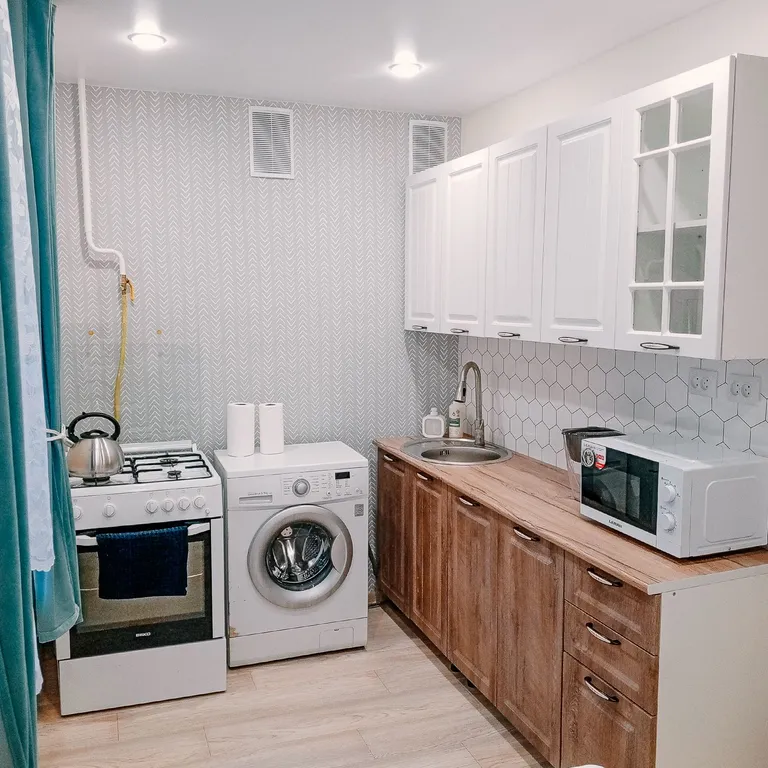 Свежая трешка с раздельными комнатами в тихом районе города