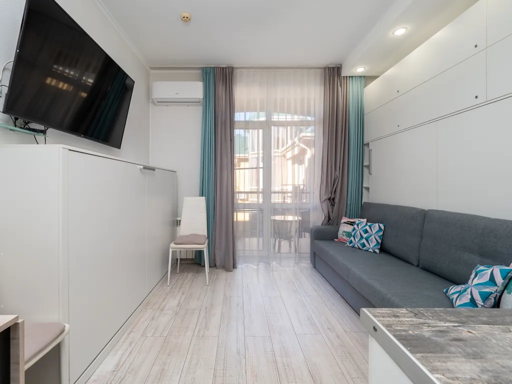 Квартира Квартира Светлая студия у моря с теплым бассейном — Сириус