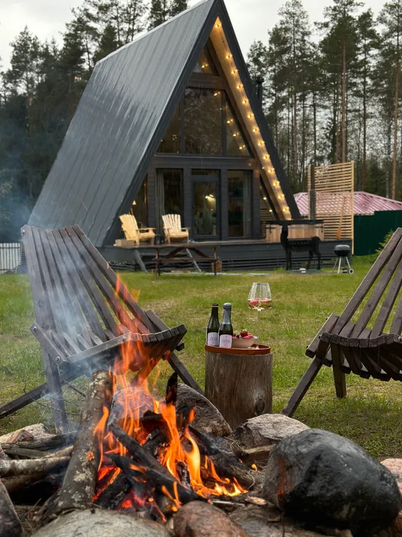 Большой уединенный A-frame в лесу с горячей купелью Фурако