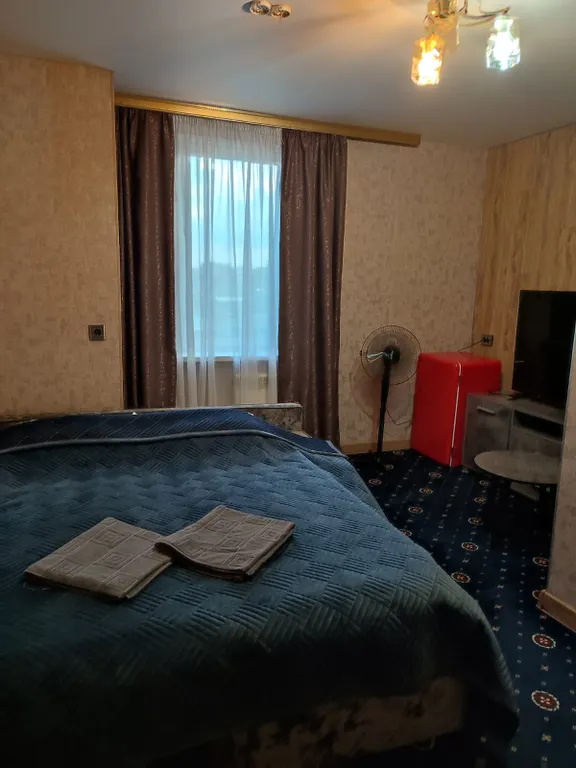 Коттедж на берегу в городе, сауна с бассейном