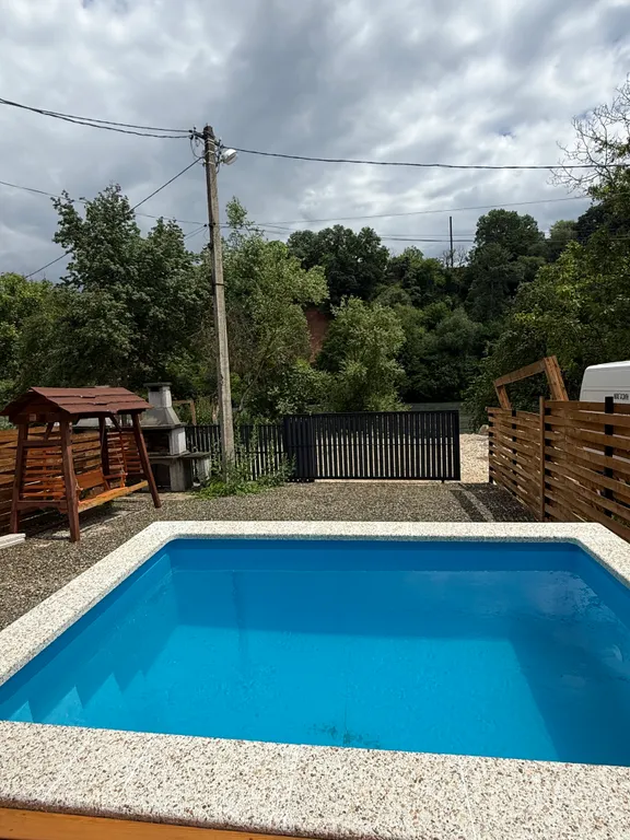 Барнхаус с бассейном и видом на реку