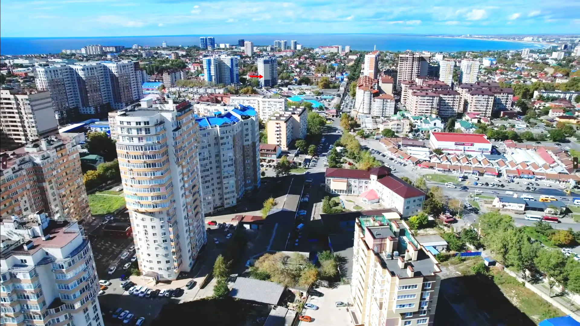 Вид на город (дом указан красной стрелочкой)