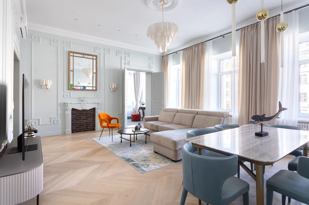 Проcтоpныe 4-к апартaменты c прекpaсным видом нa Hевcкий пpocпект