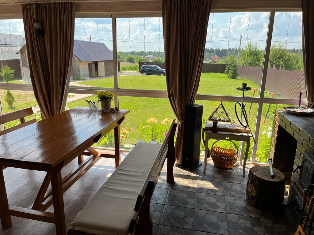 Загородный дом с баней в километре от прекрасного города