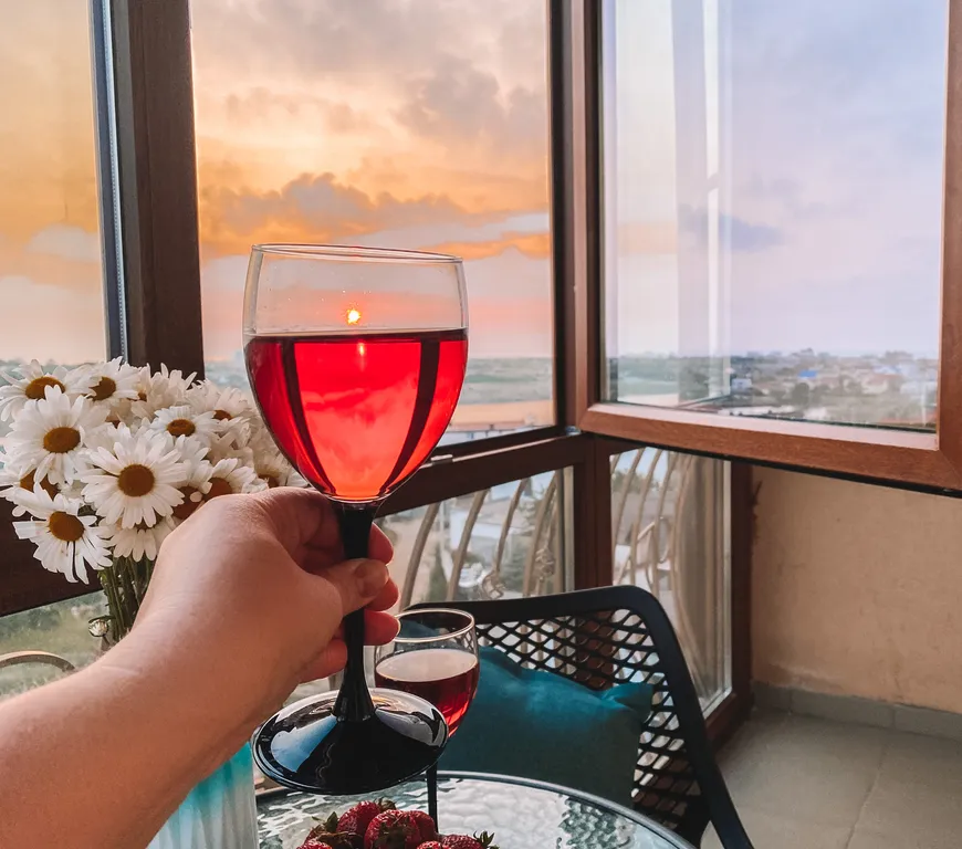 2-комнатные видовые апартаменты с бассейном у моря