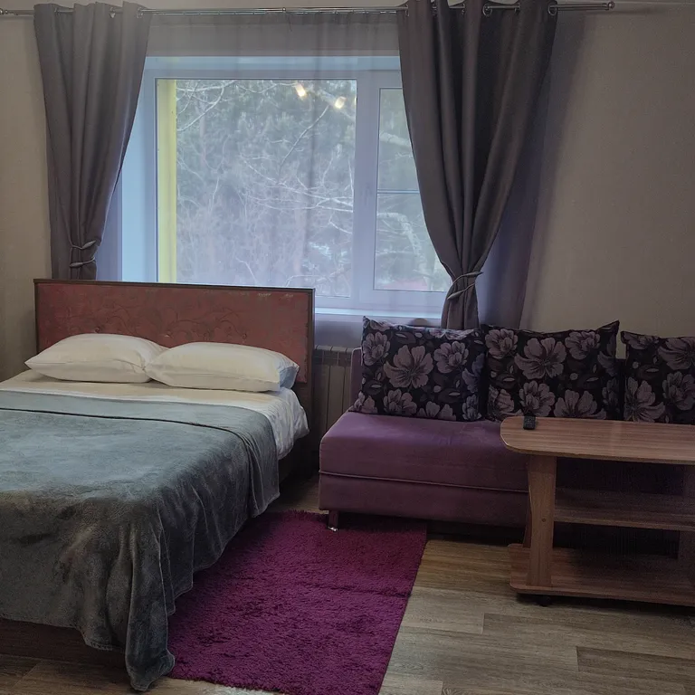 Студия в фиолетовых тонах