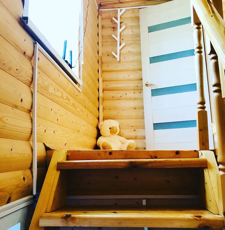 Домик в лесу с баней