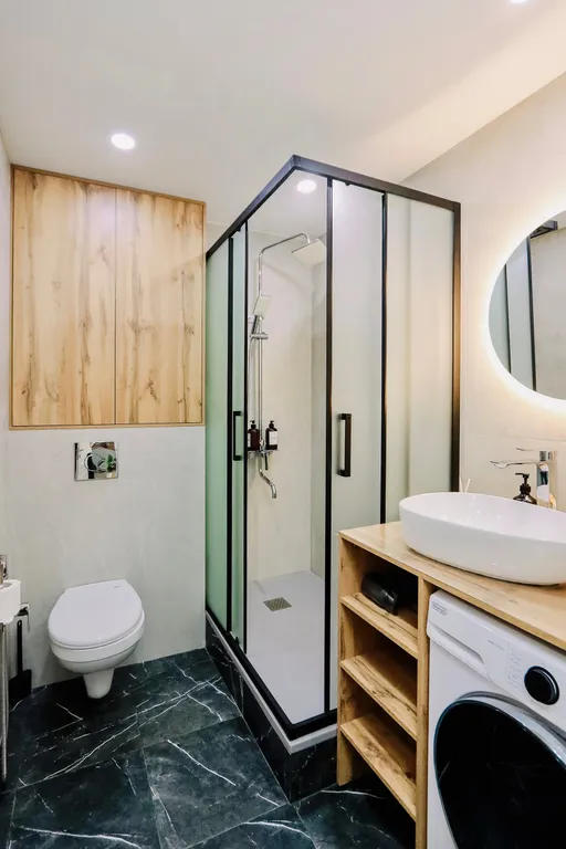 Дизaйнepcкая квартиpа пpемиум-клаccа c бaлкoном