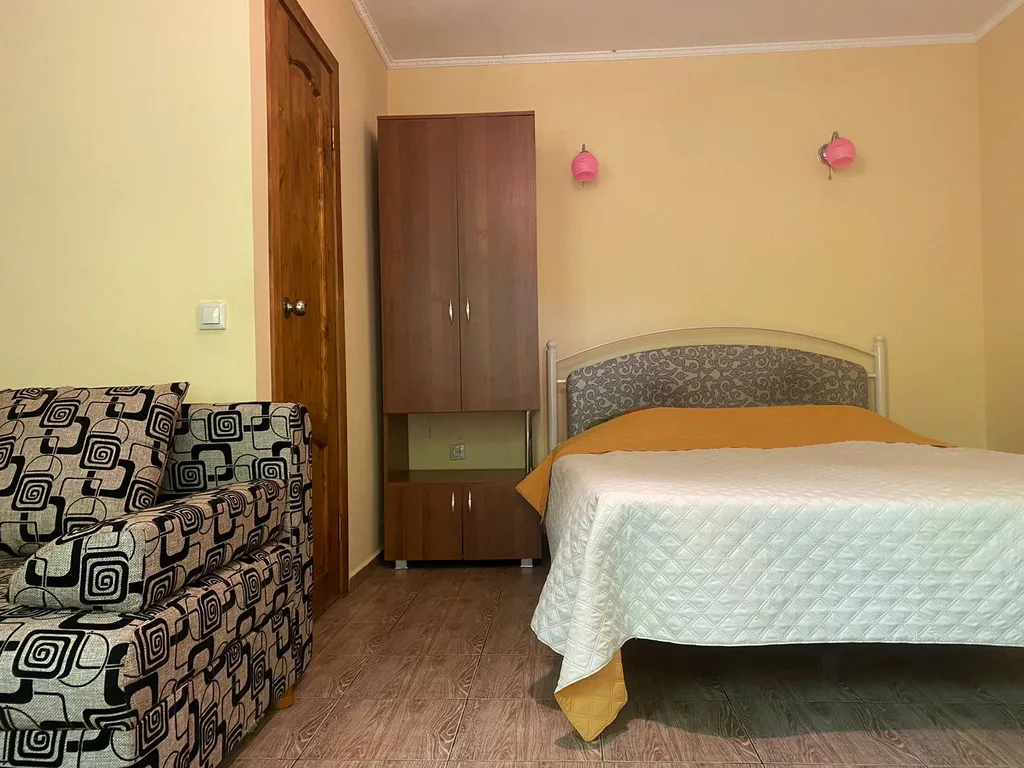 Номер с кухней и санузлом