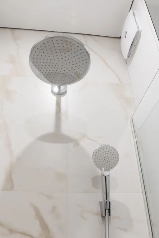 Новая дизайнерская квартира с видом на пруд