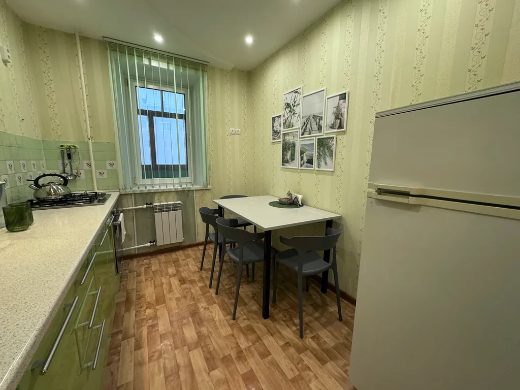 Стильная однокомнатная с большой кухней у ДК Металлургов