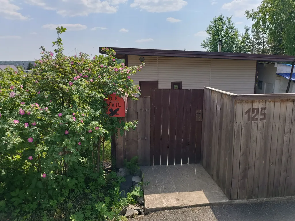 Дом с баней и беседкой