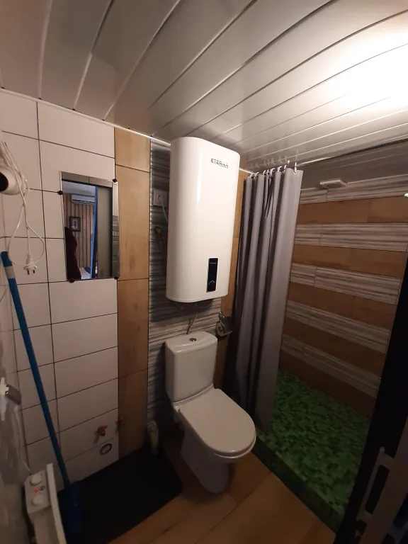 Уютный домик у реки