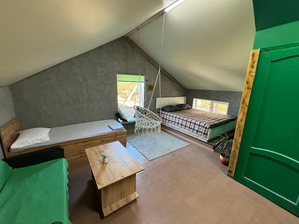 Большой дом в лесу