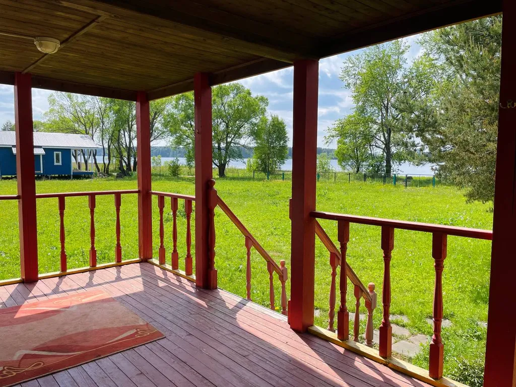 Дом на берегу реки Волга