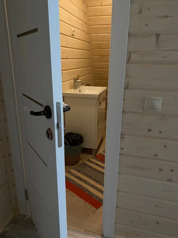 Дом с баней и  чаном у горячего источника