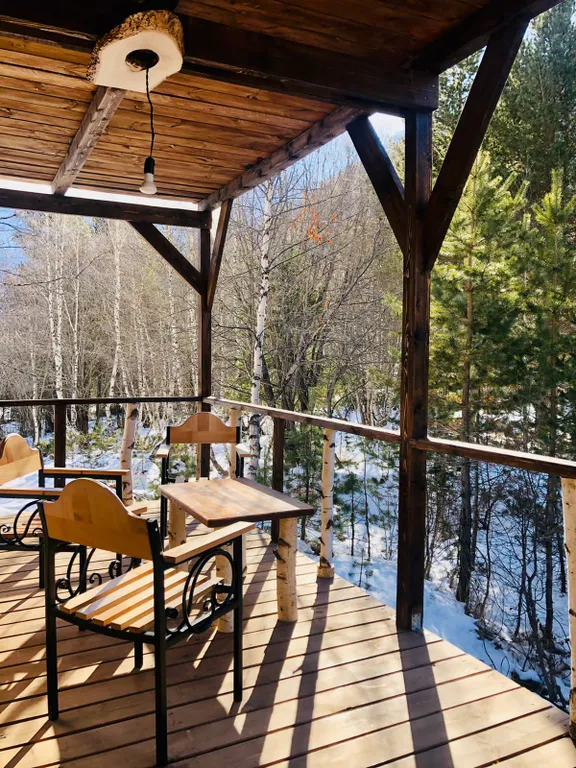 Уютный коттеджный домик в сосновом бору с прекрасными видами на горы