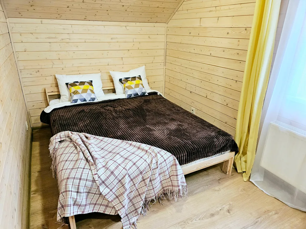 Коттедж Коттедж с баней на дровах и горячем уличным чаном — Снегиревка