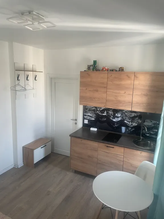 Уютные отдельные апартаменты с видом на озеро, без хозяев