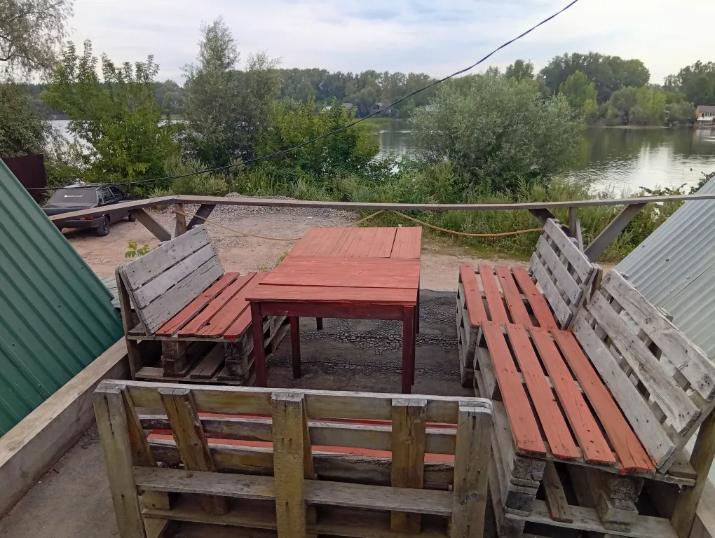 База East-anglia на теплом озере