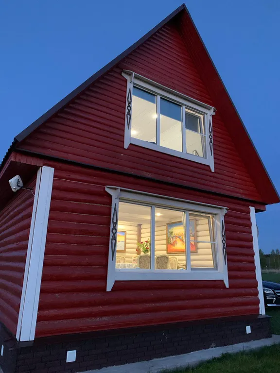 Уютный дом на берегу реки