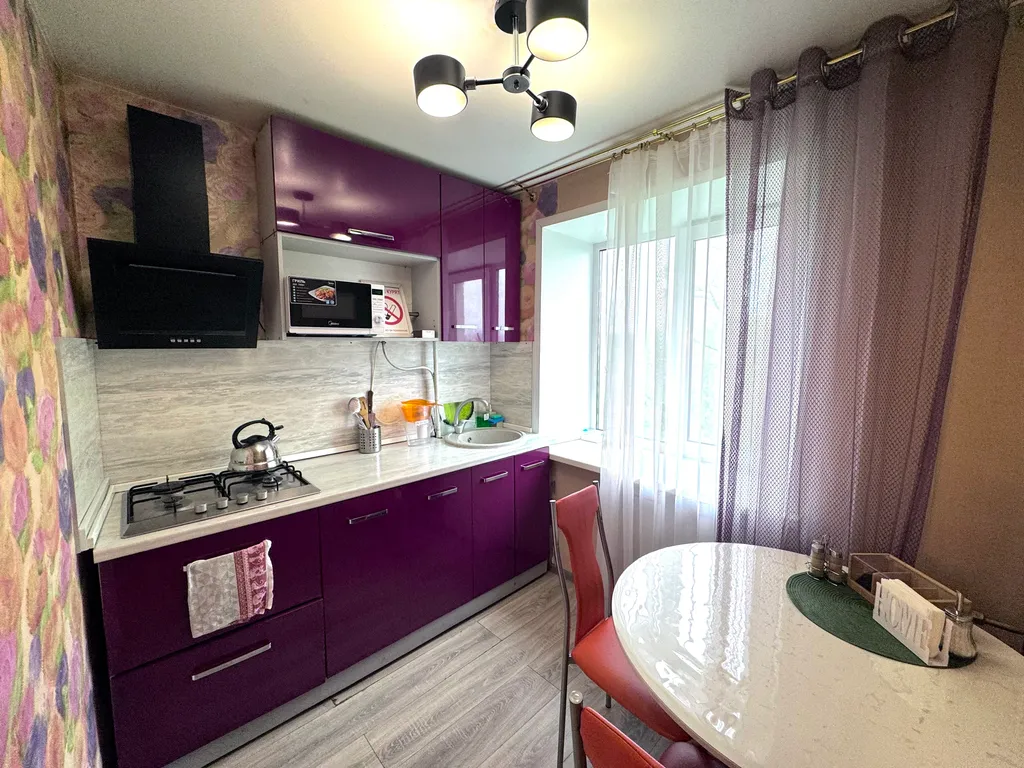 Двухкомнатная квартира люкс класса с камином в центре