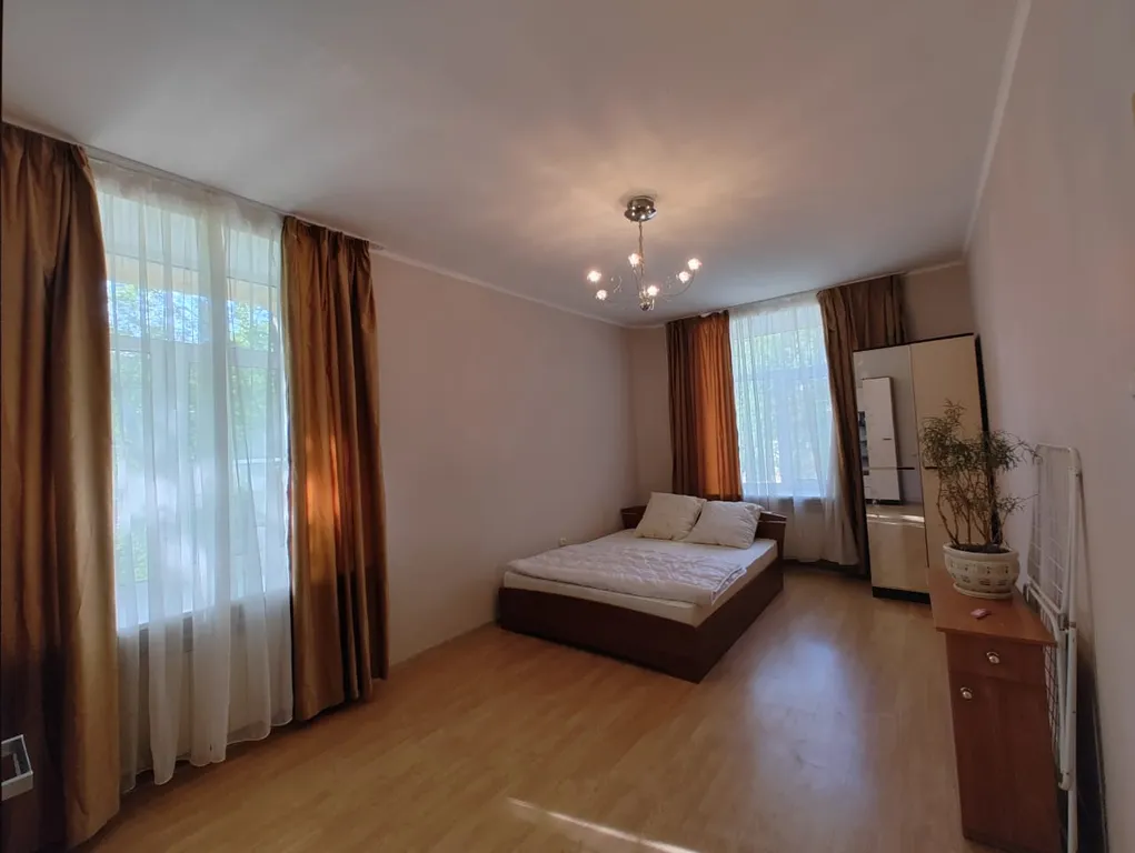 Квартира Квартира Просторная евротрешка в сталинке. 4 отдельных кровати — Колпино