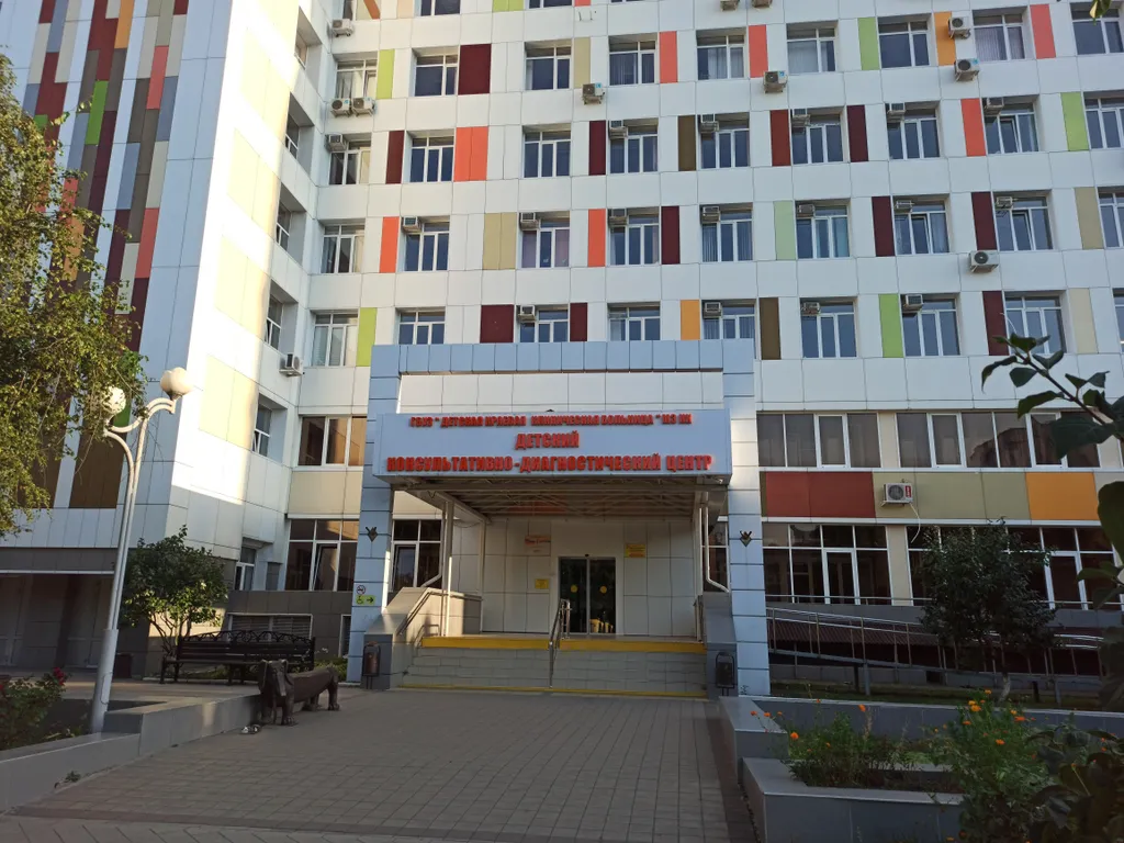 Рядом с детской краевой больницей