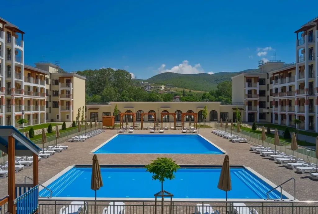 Квартира в Долине Сукко, 5 бассейнов на территории, качели на балконе