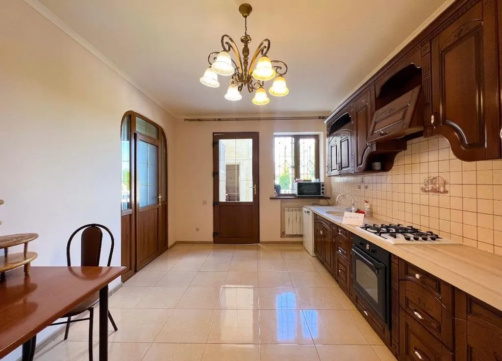 Дом с бассейном