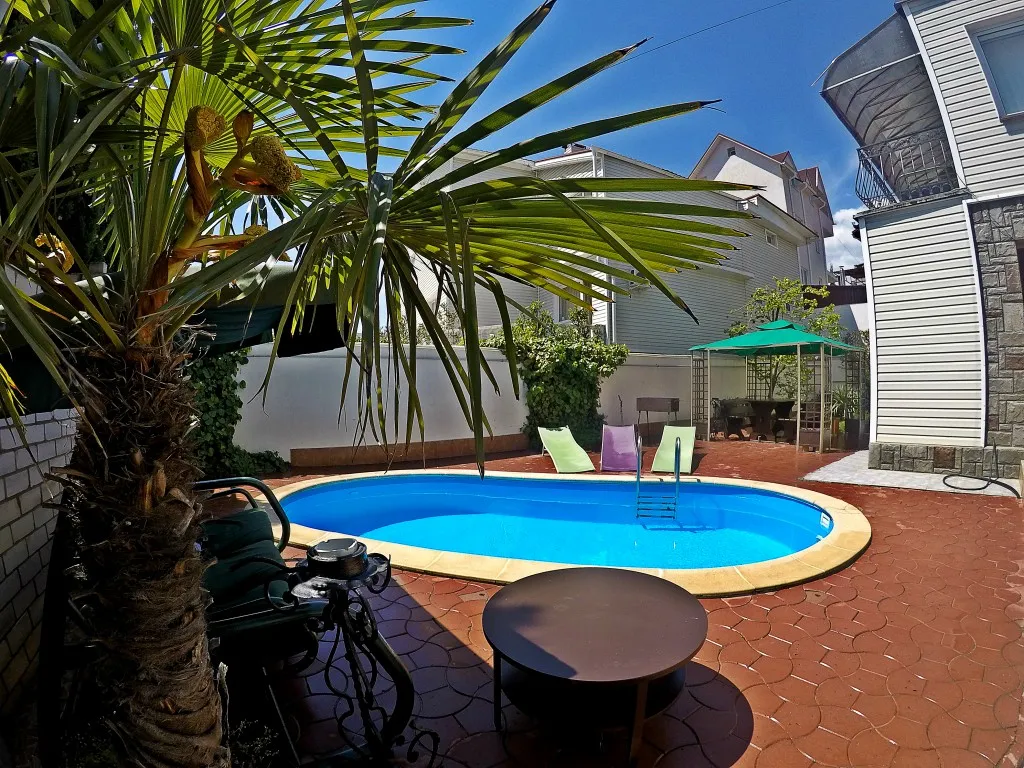 Дом в Ялте с бассейном и сауной