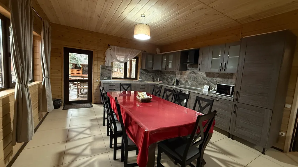 6-комнатный Дом