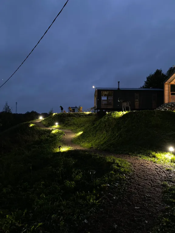 Коттедж с камином и большой террасой