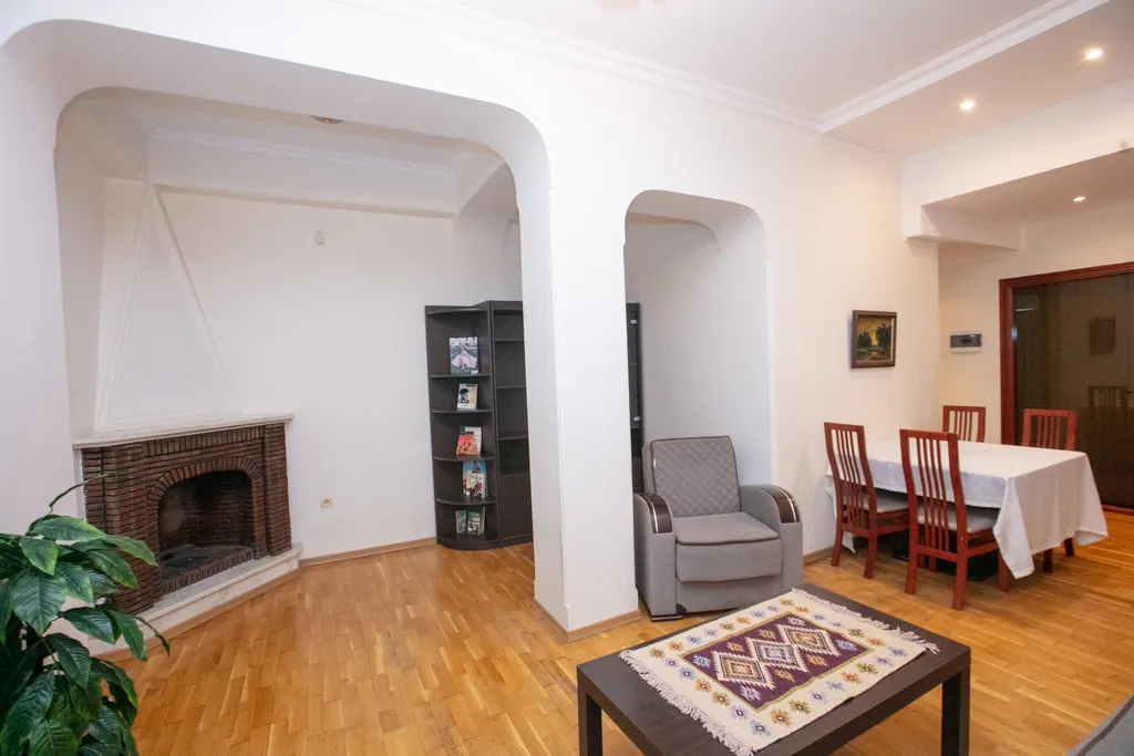 Уютные апартаменты Hatefi 1+1 в сердце Старого города Баку.