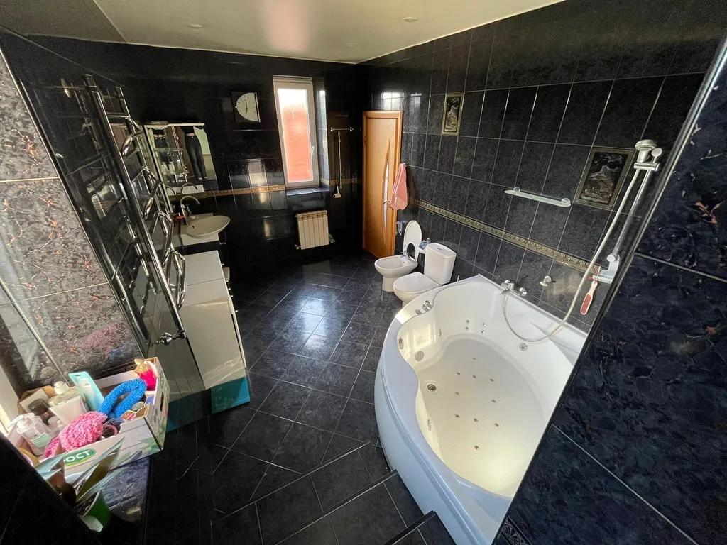 Просторный загородный дом