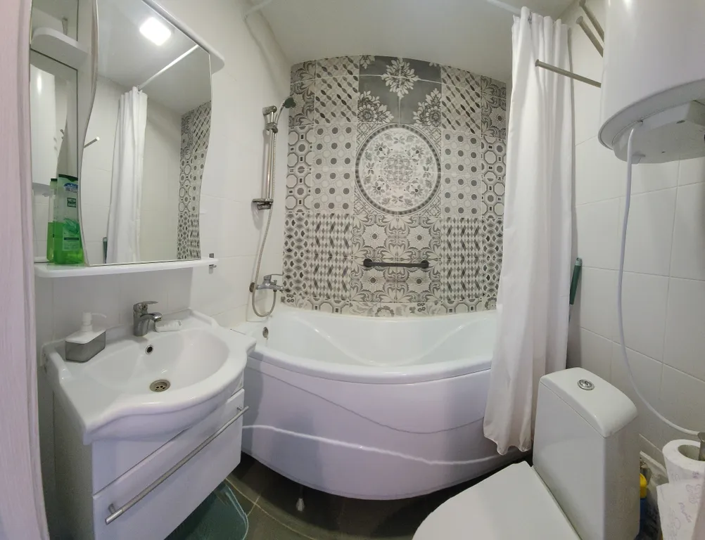 Студия с видом на бассейн