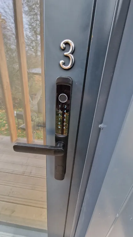 Коттедж Маврикий с сауной и видом на озеро