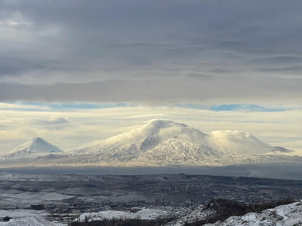 Роскошная вилла с бассейном и с видом на Арарат