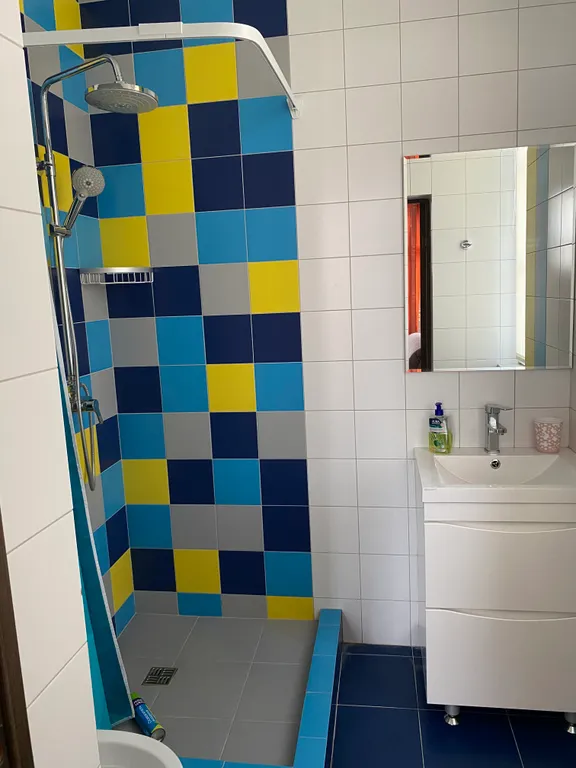 Дом в живописной деревне у моря с бассейном