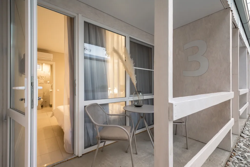 Номер Стандарт с боковым видом на бассейн в отеле Summer Suites