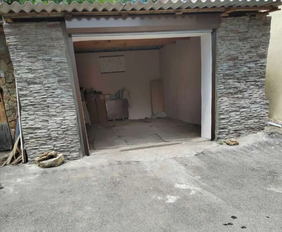 Дом недалеко от колоннады