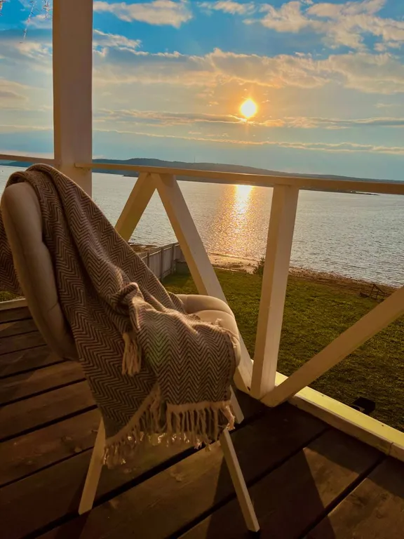 Речное поместье глэмпинг на берегу реки