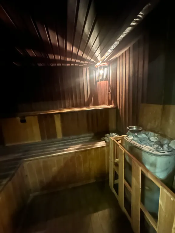 Дом с бассейном и сауной рядом с морем