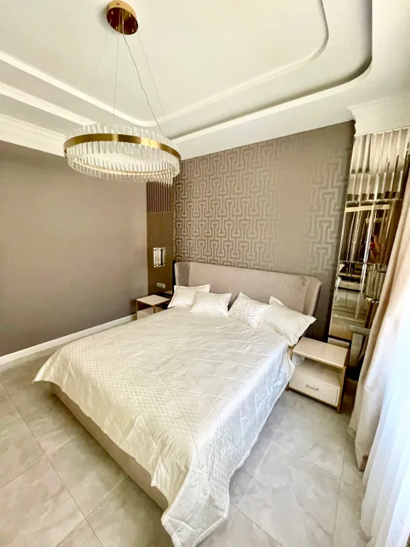 Стильный дом с открытым бассейном и сауной