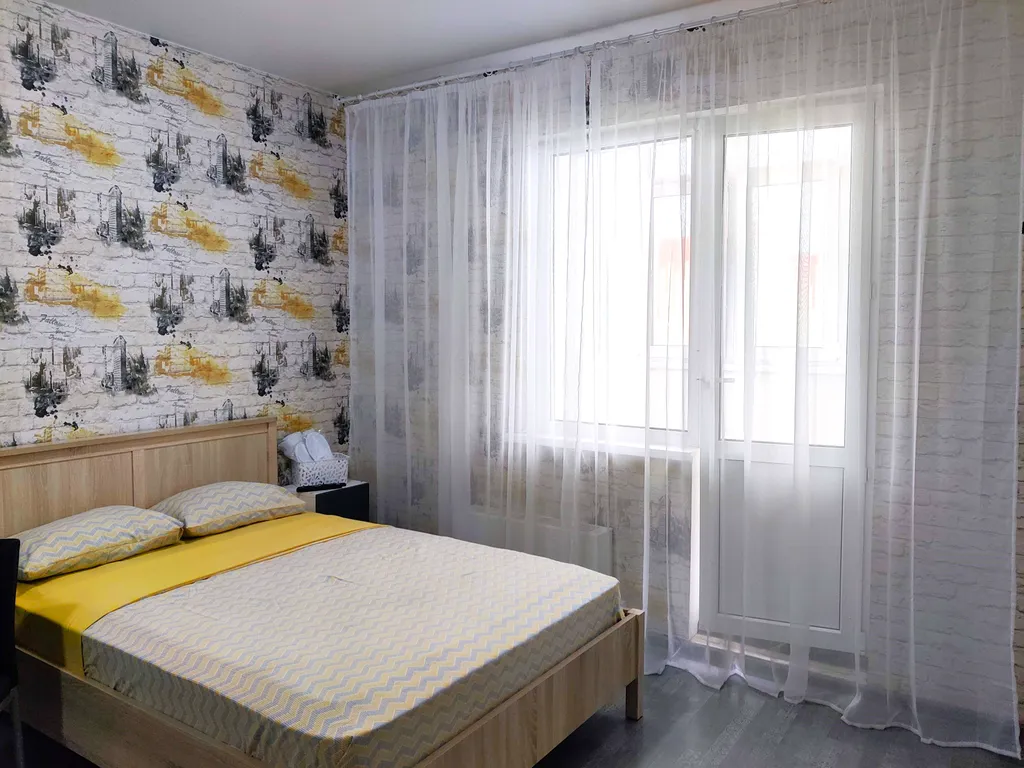 Уютная квартира-студия рядом с ТРЦ Аура — аренда посуточно в Сургут