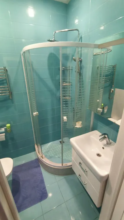 Евротрешка на берегу моря