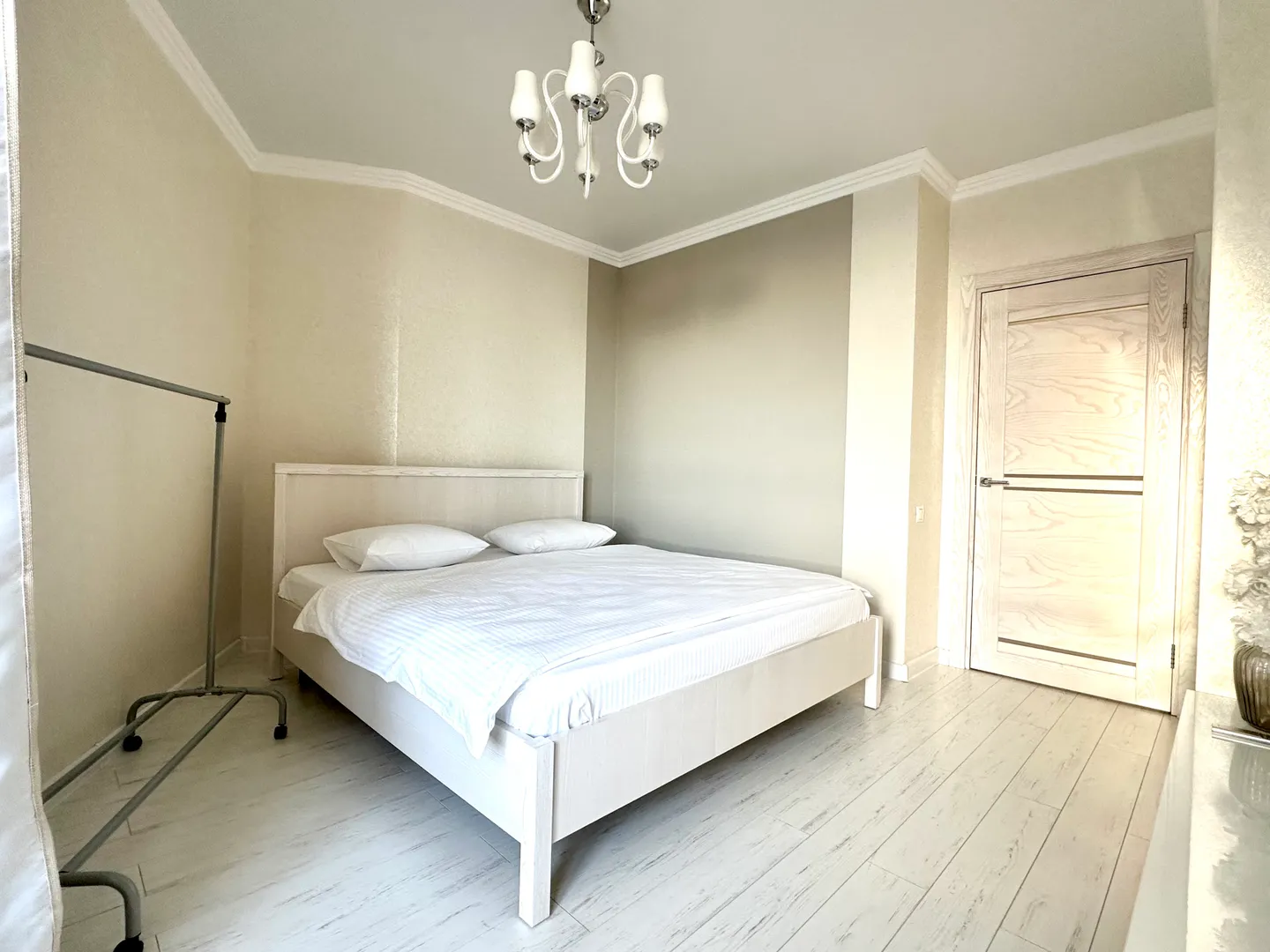 Кровать 180х200 см с ортопедическим матрасом 