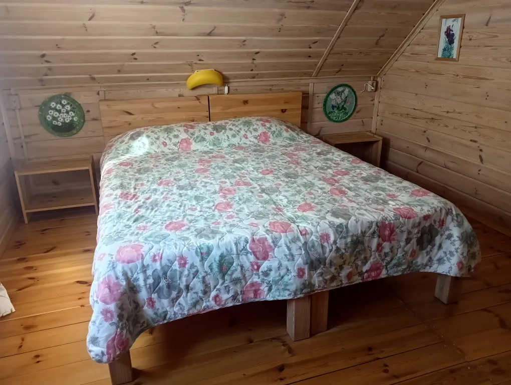 Домик на берегу Оки на территории сельской усадьбы Варежка