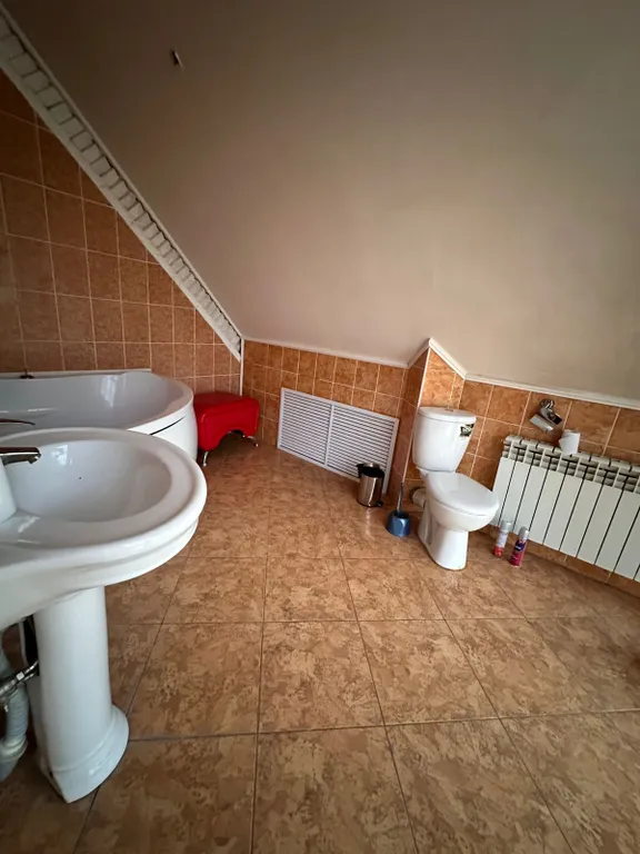 Большой дом с баней, бассейном, мангалом и парковкой