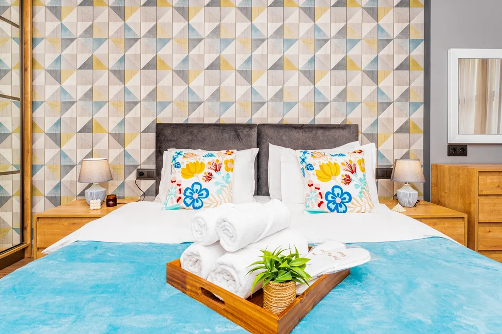 Стильная квартира с французским балконом в центре города